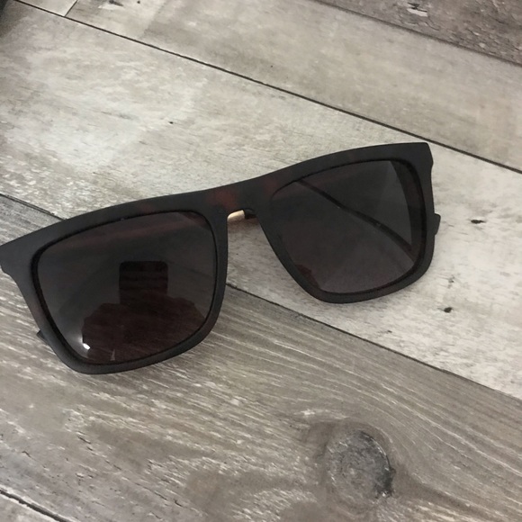 Guess Accessories - Authentic guess sunglasses